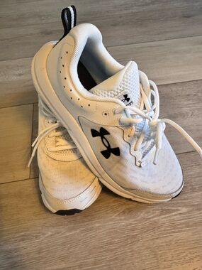 Under Armour Men’s White Athletic Sneakers - Lightweight Comfort Like New
